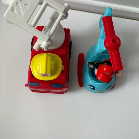 Fisher-Price Little People Helicopter & Fire Truck Set 🚁🚒 - Picture 4 of 6